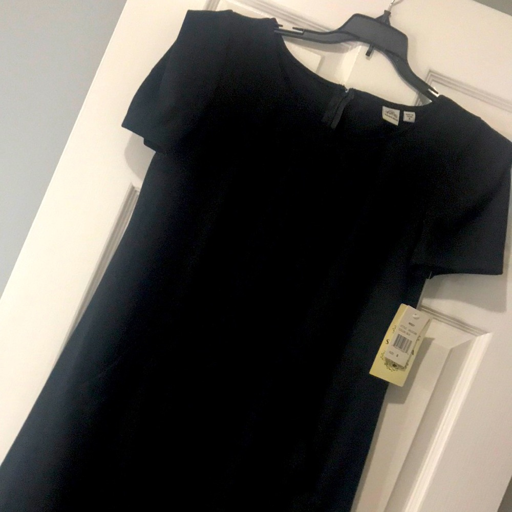 Ladies black dress ~ Cute pockets in front